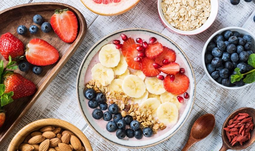 Salad yến mạch, sữa chua hoa quả hỗ trợ quá trình giảm cân một cách lành mạnh